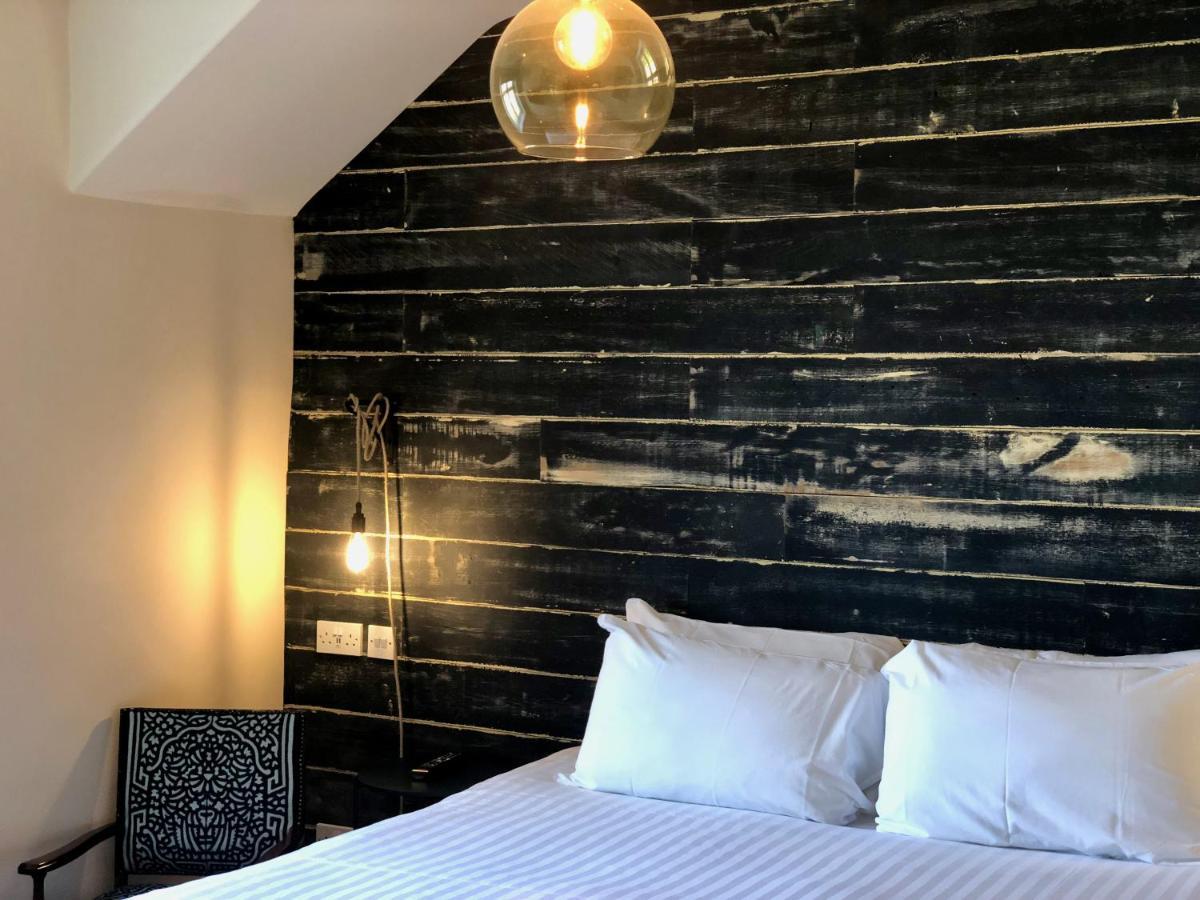 The Wheatsheaf At Beetham Hotell Sandside  Exteriör bild
