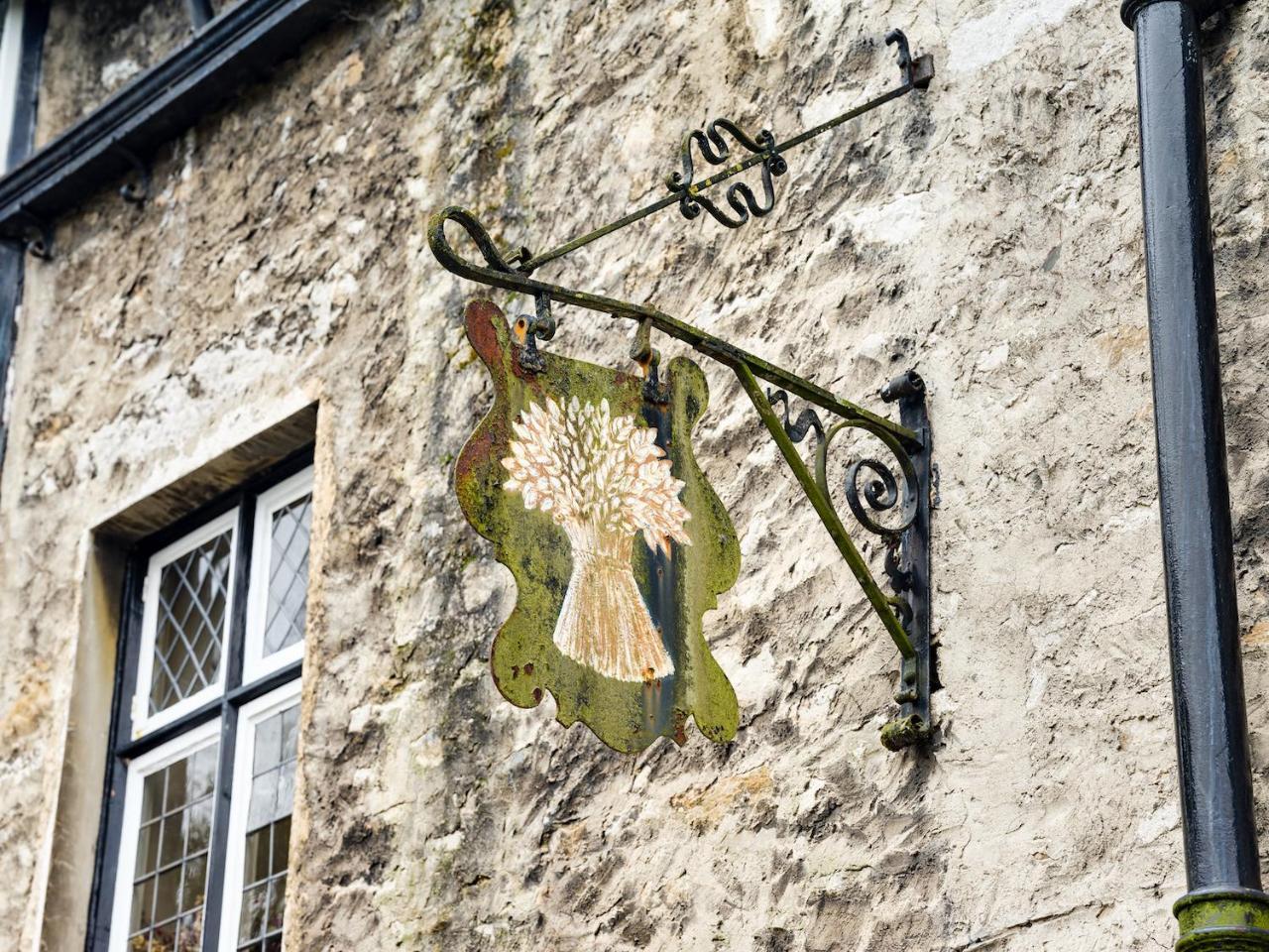 The Wheatsheaf At Beetham Hotell Sandside  Exteriör bild