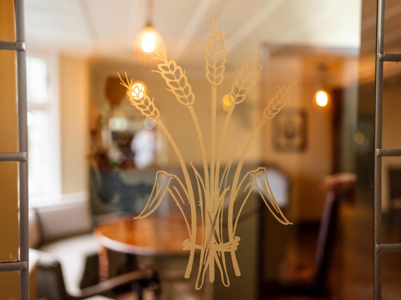 The Wheatsheaf At Beetham Hotell Sandside  Exteriör bild